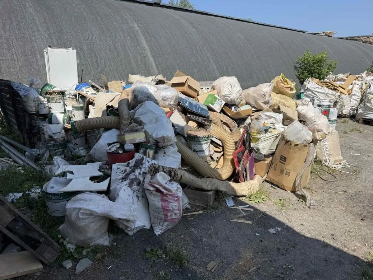 Будівельне сміття у кузові вантажівки в Білій Церкві — фото 4